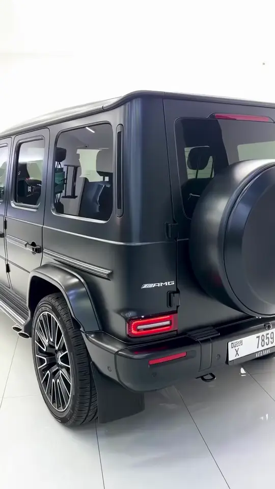 Rear three-quarter view of the black Mercedes-AMG G 63
